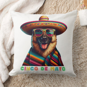 Cinco de Mayo German Shepherd with Poncho Sombrero Kissen