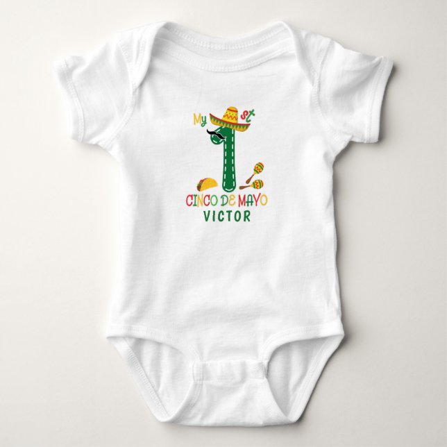 Cinco De Mayo Niedlicher Name des Jungen Sombrero Baby Strampler (Vorderseite)