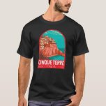 Cinque Terre Italien Reisen Vintag T-Shirt<br><div class="desc">Cinque Terre Retro Reise Art Design. Cinque Terre ist eine Reihe von jahrhundertealten Küstendörfern an der zerklüfteten italienischen Riviera.</div>