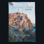 Cinque Terre Italien Wasserfarben Vintag Geschirrtuch<br><div class="desc">Cinque Terre Retro Reise Art Design. Cinque Terre ist eine Reihe von jahrhundertealten Küstendörfern an der zerklüfteten italienischen Riviera.</div>