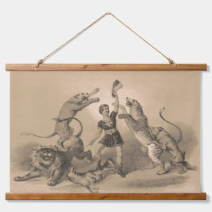 Circus Performer Stehend unter vicious Animals Wandteppich Mit Holzrahmen