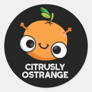 Citrely Ostrange Funny Strange Orange Pun Dark BG Runder Aufkleber