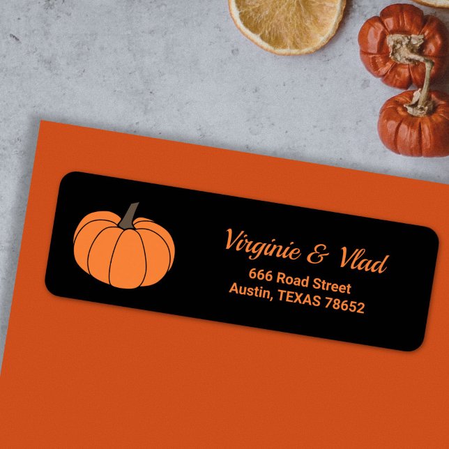 Citrouille orange sur étiquette d'adresse de retou (Orange Pumpkin on black return address label)