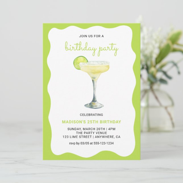 Citrus Green Chic Wavy Summer Cocktail Birthday Einladung (Stehend Vorderseite)