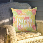 Citrus Slices Porch Party Kissen<br><div class="desc">Stilvolle Outdoor-Stoffkissen tragen den Familiennamen und die Worte "Porch Party" auf orangefarbenen,  Zitronen-,  Limonen und Grapefruitschnitten. Spaß für die sommerliche Dekoration Akzente. PASSENDE Artikel in unserem Geschäft.</div>