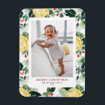 Citrus und Winter Greenery Muster Weihnachts-Foto Magnet<br><div class="desc">Frohe Weihnachten! Mit diesem individuell gestaltbaren Foto Weihnachts-Foto-Magneten heißen Sie Ihre Familie und Freunde herzlich willkommen. Es zeichnet sich durch das botanische Wassermuster von Zitrusfrüchten, Zitronenschnitzeln, Grünpflanzen und Heiligen aus. Personalisieren Sie diesen Weihnachtsmagneten in Aquarellfarbe, indem Sie Ihre Details hinzufügen. Dieser Zitronenmagnet für Weihnachten ist in einer Vielzahl von Fotos...</div>