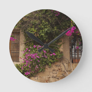 Ciudad Monumental, flower-covered buildings Runde Wanduhr