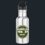 Clackamas Fluss Oregon Kayaking Edelstahlflasche<br><div class="desc">Der Clackamas River liegt westlich der Cascade Range und südlich der Columbia River Gorge im Norden von Oregon und erstreckt sich vom Big Spring (Überwassergebiet) bis zum Big Cliff, südlich der Stadt Estacada. Die malerischste Region liegt ganz im Nationalwald des Berges Hood und umfasst bewaldete Gebiete, Feuchtgebiete, Flussufer und Felsklippen....</div>