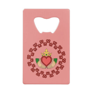 Claddagh et Knotwork rouge sur le rose