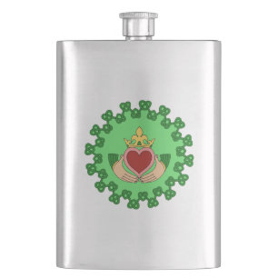 Claddagh und grüne Knüpfarbeit Flachmann