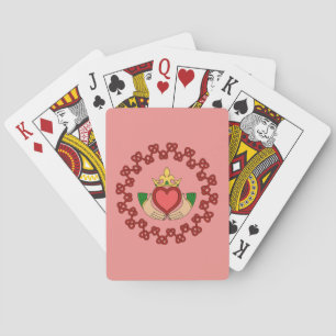 Claddagh und Rote Knüpfarbeit auf Rosa Spielkarten