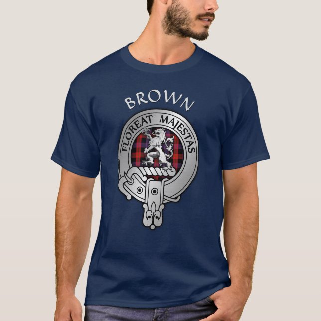 Clan Brown Wappen & Tartan T-Shirt (Vorderseite)