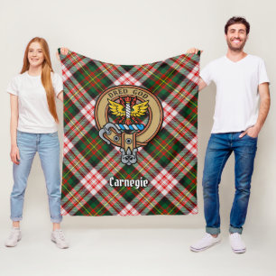 Clan Carnegie Wappen über Dress Tartan Fleecedecke