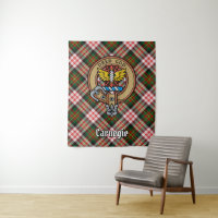 Clan Carnegie Wappen über Dress Tartan