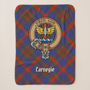 Clan Carnegie Wappen über Tartan Sherpadecke