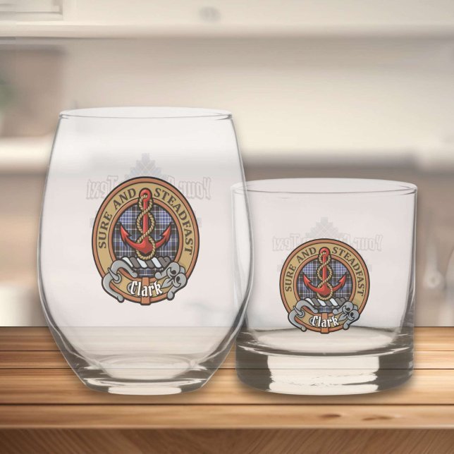 Clan Clark Wappen über Tartan Whiskyglas (Von Creator hochgeladen)