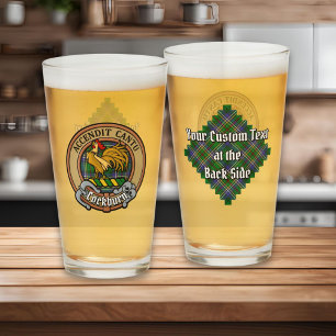 Clan Cockburn Wappen über Tartan Glas