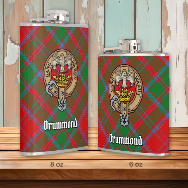 Clan Drummond Wappen über Tartan Flachmann (Von Creator hochgeladen)