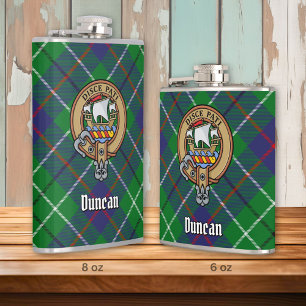 Clan Duncan Wappen über Tartan Flachmann