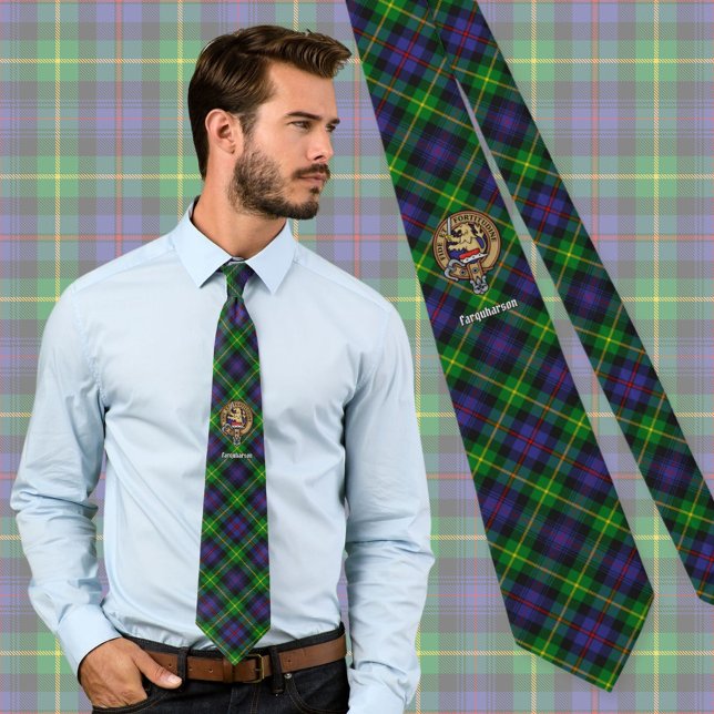 Clan Farquharson Wappen über Tartan Krawatte (Von Creator hochgeladen)
