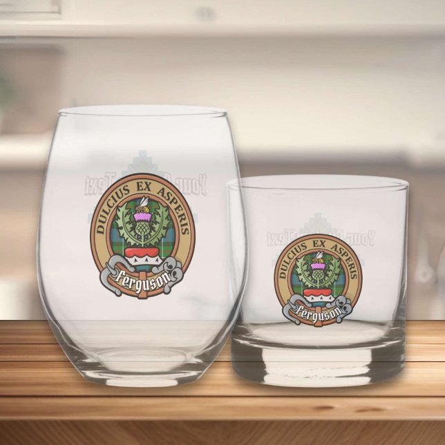 Clan Ferguson Wappen über Tartan Whiskyglas (Von Creator hochgeladen)