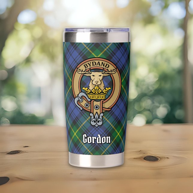 Clan Gordon Wappen über Tartan Thermobecher (Von Creator hochgeladen)