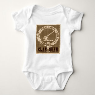 Clan Gunn-Abzeichen - Sepia Baby Strampler