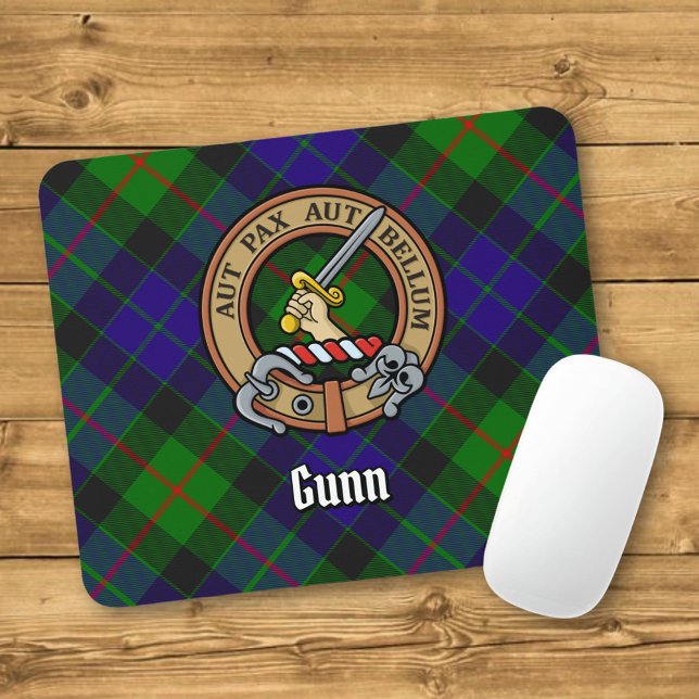 Clan Gunn Wappen über Tartan Mousepad (Von Creator hochgeladen)