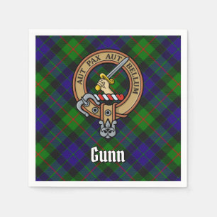 Clan Gunn Wappen über Tartan Serviette