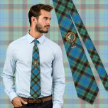 Clan Guthrie Wappen über Tartan Krawatte<br><div class="desc">Clan Guthrie Wappen Abzeichen umgeben von einem Gurt und Schnalle über Tartan Hintergrund. Eigener Text.</div>