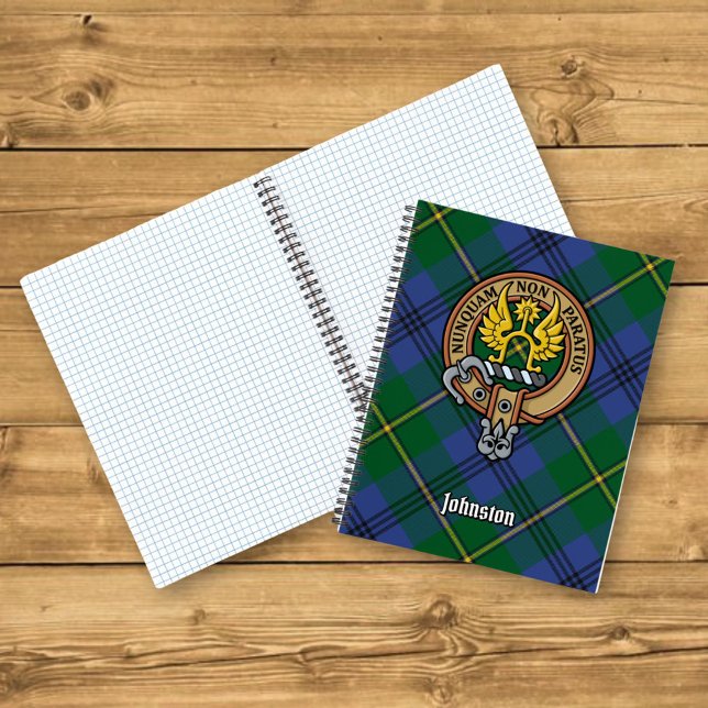 Clan Johnston Wappen über Tartan Notizbuch (Von Creator hochgeladen)