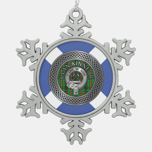 Clan Kinnear Wappen & Tartan Knot Schneeflocken Zinn-Ornament (Vorderseite)