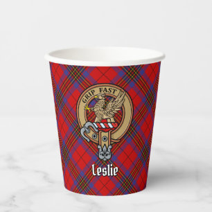 Clan Leslie Wappen über Red Tartan Pappbecher