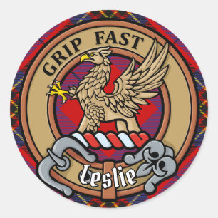 Clan Leslie Wappen über Red Tartan Runder Aufkleber