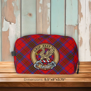 Clan Leslie-Wappen über rotem Tartan Waschbeutel