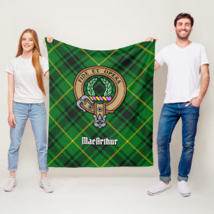 Clan MacArthur Wappen über Tartan Fleecedecke