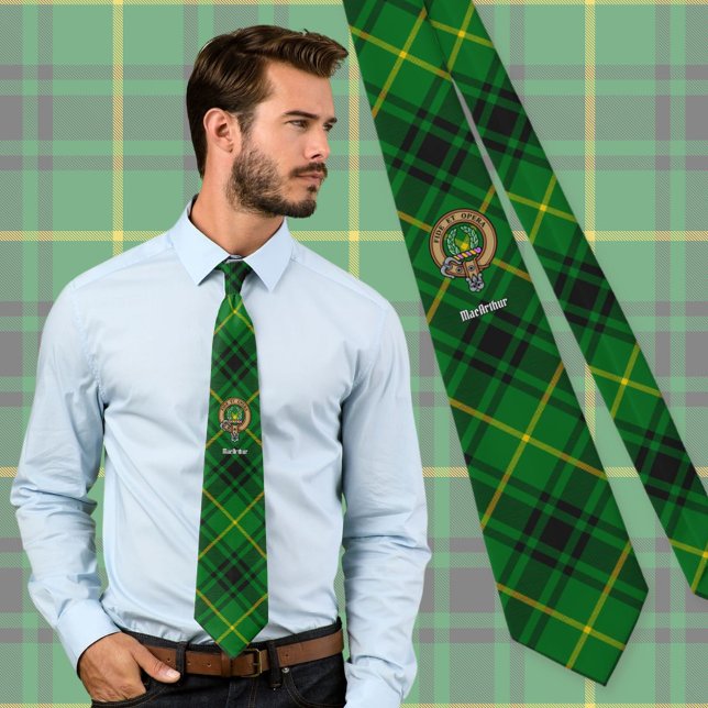 Clan MacArthur Wappen über Tartan Krawatte (Von Creator hochgeladen)