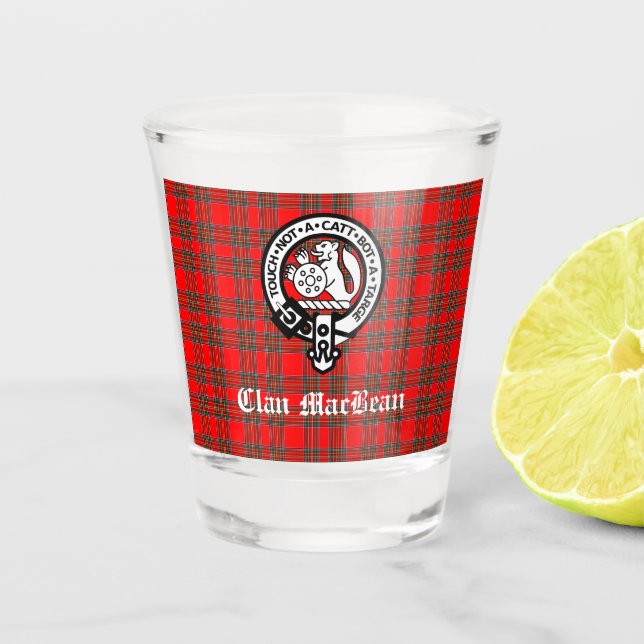 Clan MacBean Wappen Abzeichen & Tartan Schnapsglas (Vorderseite)