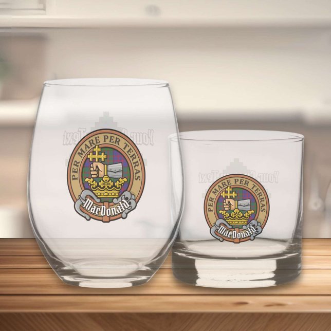 Clan MacDonald Wappen über Tartan Whiskyglas (Von Creator hochgeladen)