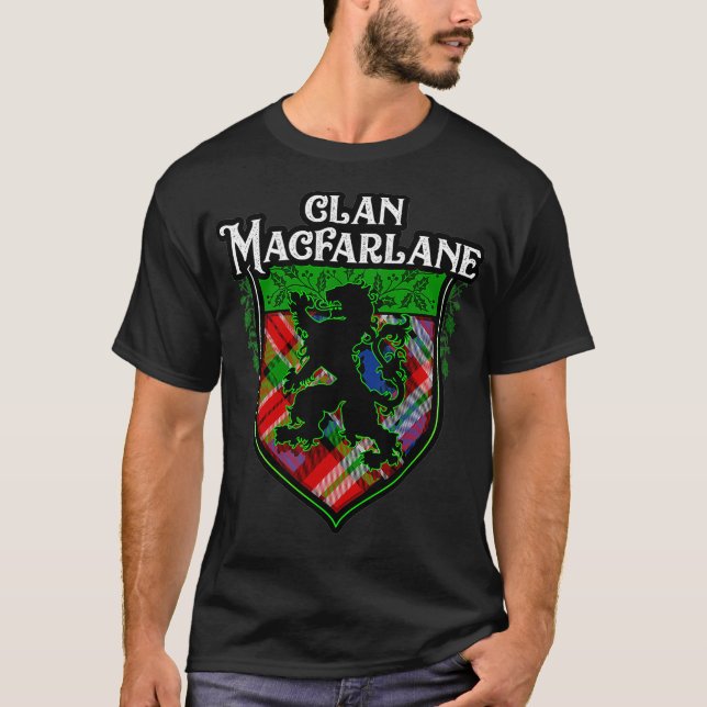 Clan MacFarlane Surname Scottish Tartan Lion T-Shirt (Vorderseite)