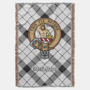 Clan MacFarlane-Wappen auf schwarzem und weißem Ta Decke