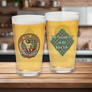 Clan MacFarlane Wappen über antikes Jagdtartan Glas