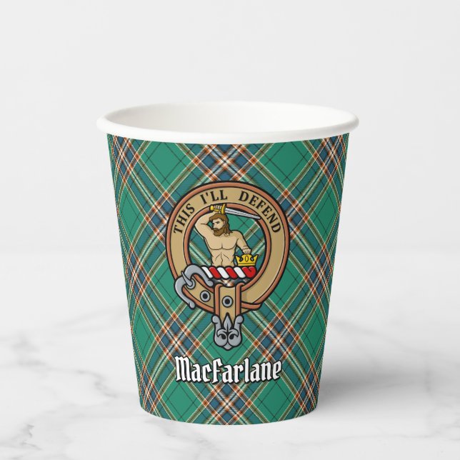 Clan MacFarlane Wappen über antikes Jagdtartan Pappbecher (Vorderseite)