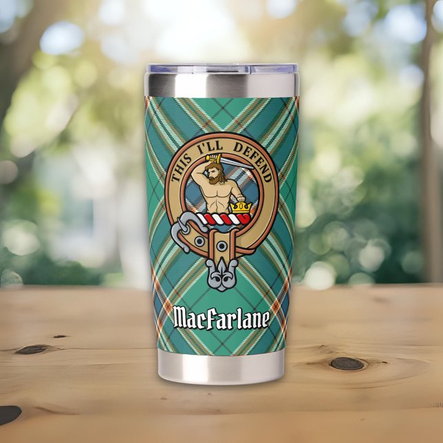 Clan MacFarlane Wappen über antikes Jagdtartan Thermobecher (Von Creator hochgeladen)