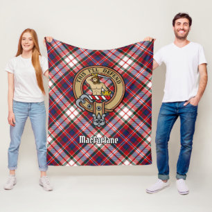 Clan MacFarlane Wappen über Dress Tartan Fleecedecke
