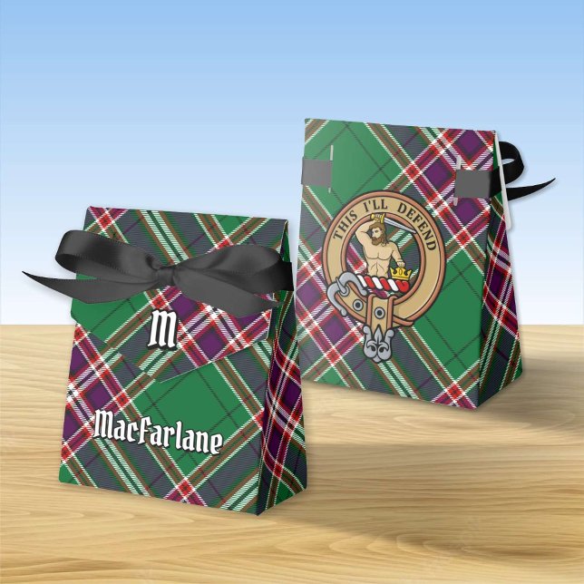 Clan MacFarlane Wappen über Modern Hunting Tartan Geschenkschachtel (Von Creator hochgeladen)