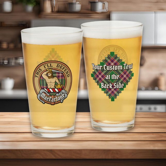 Clan MacFarlane Wappen über Modern Hunting Tartan Glas (Von Creator hochgeladen)