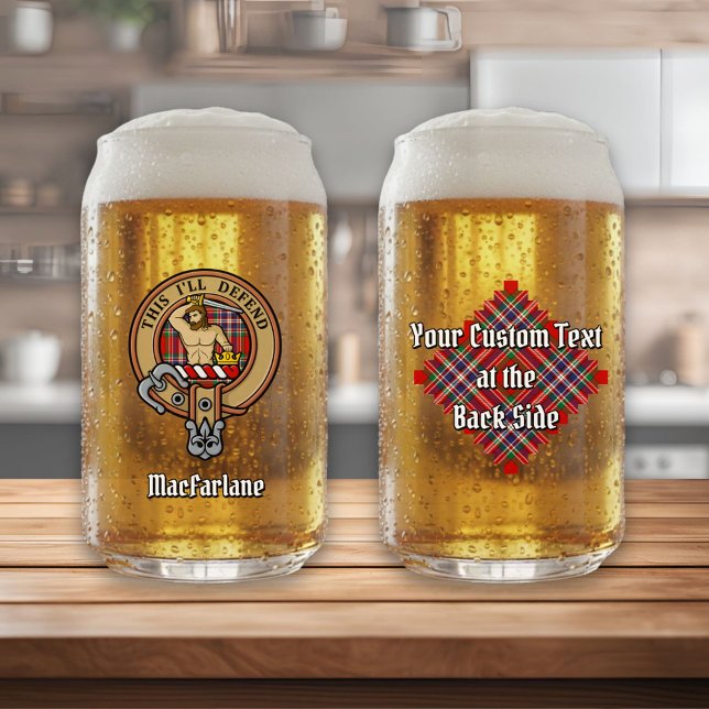 Clan MacFarlane Wappen über Red Tartan Dosenglas (Von Creator hochgeladen)