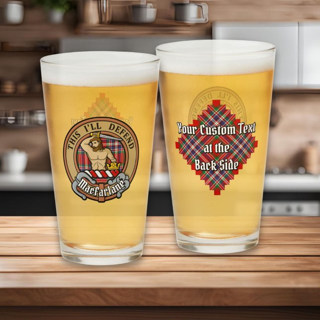 Clan MacFarlane Wappen über Red Tartan Glas (Von Creator hochgeladen)