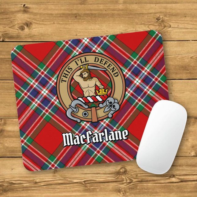 Clan MacFarlane Wappen über Red Tartan Mousepad (Von Creator hochgeladen)